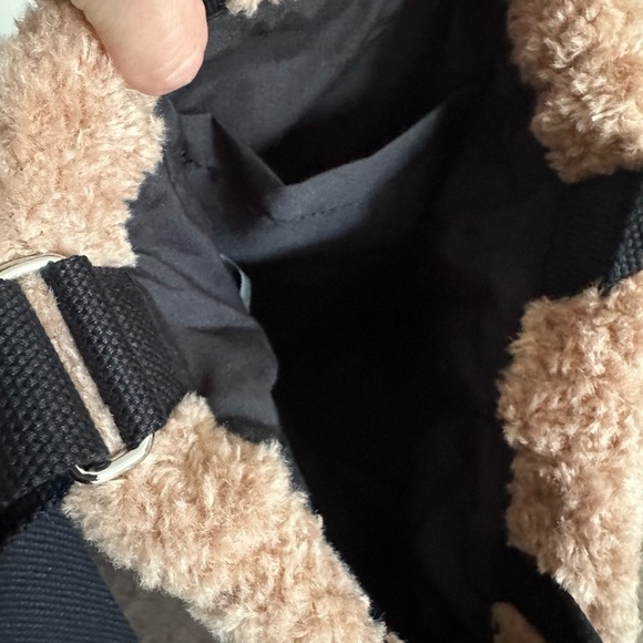 NWT Levi’s Faux Fur Mini Icon Tote Bag Tan Crossbody Bag - Picture 9 of 10